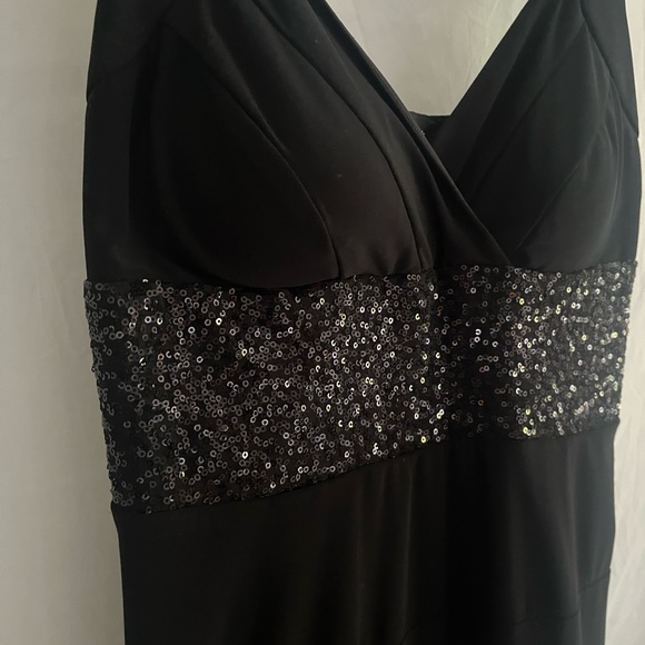 NWT Woman’s size 6 R & M Richards little black dress $24 - Picture 8 of 9